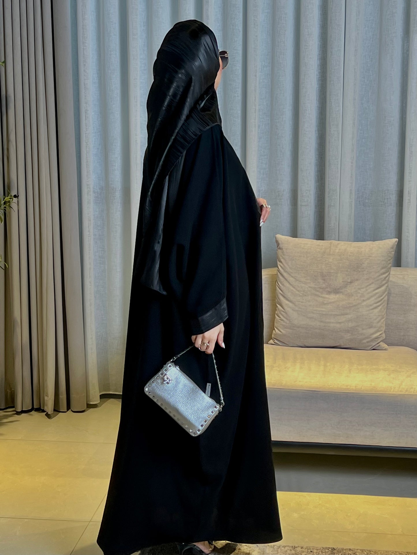B20 bisht abaya with silk