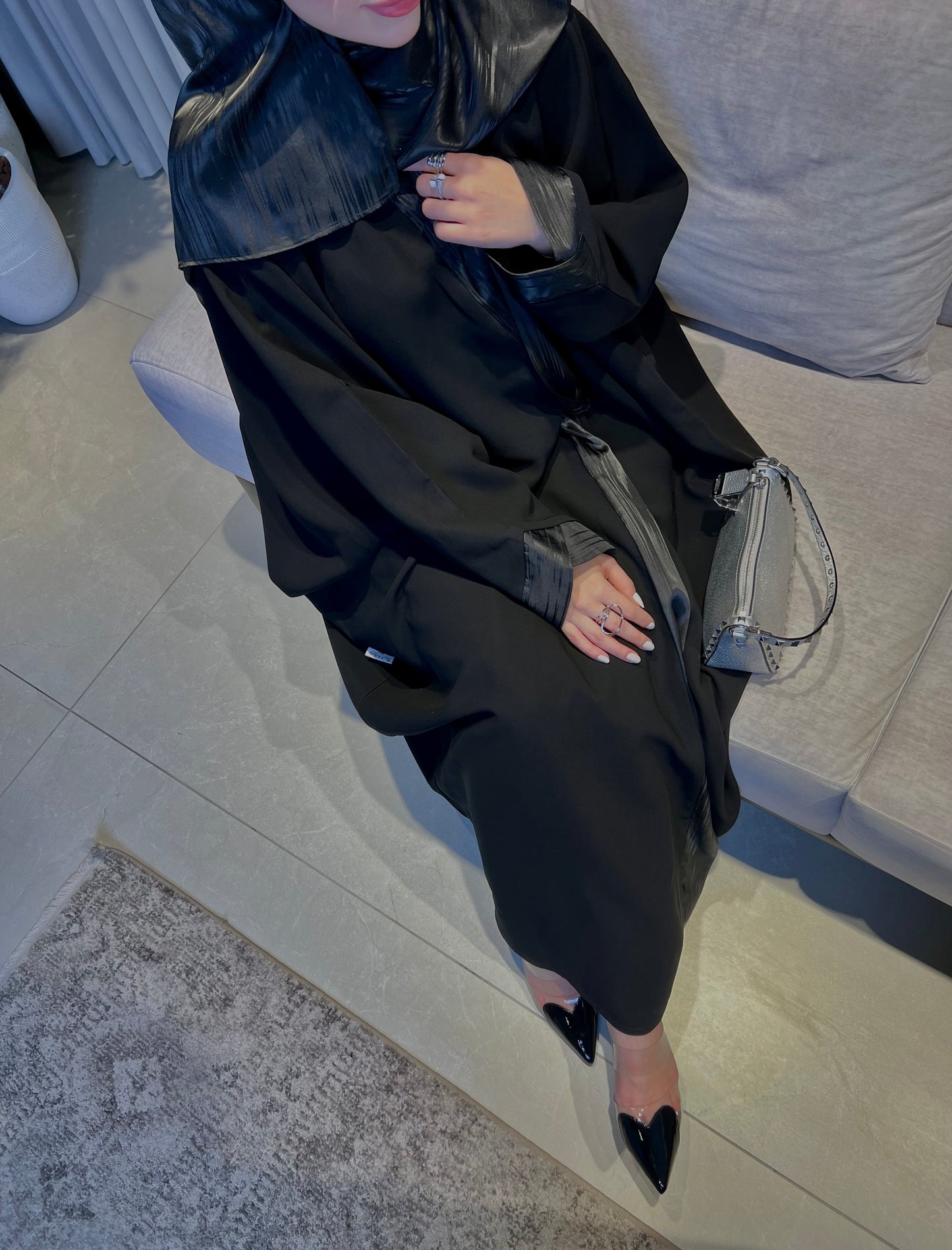 B20 bisht abaya with silk