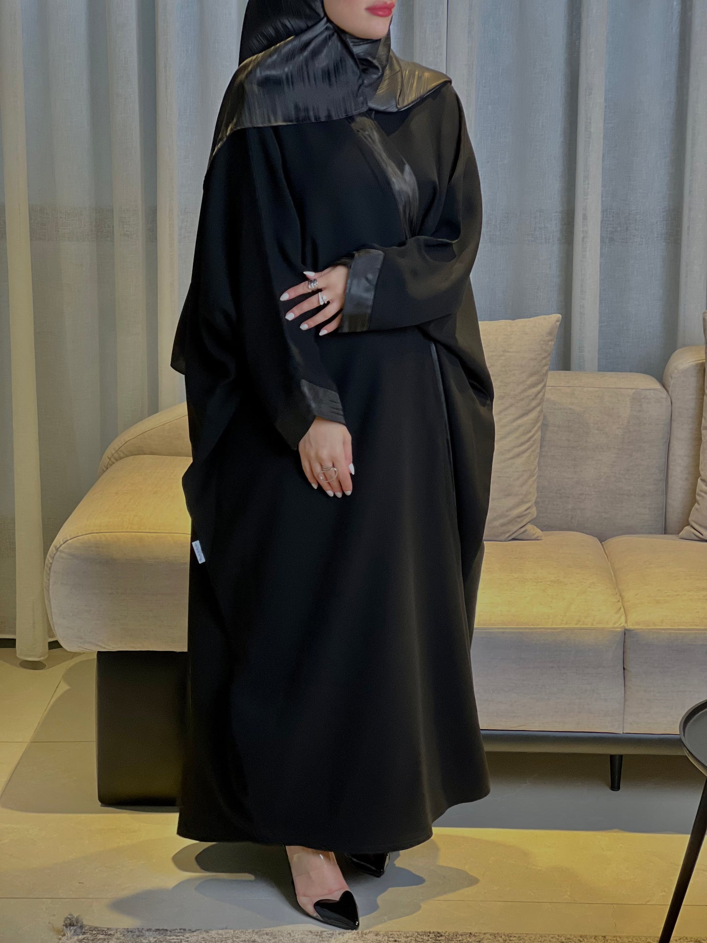 B20 bisht abaya with silk