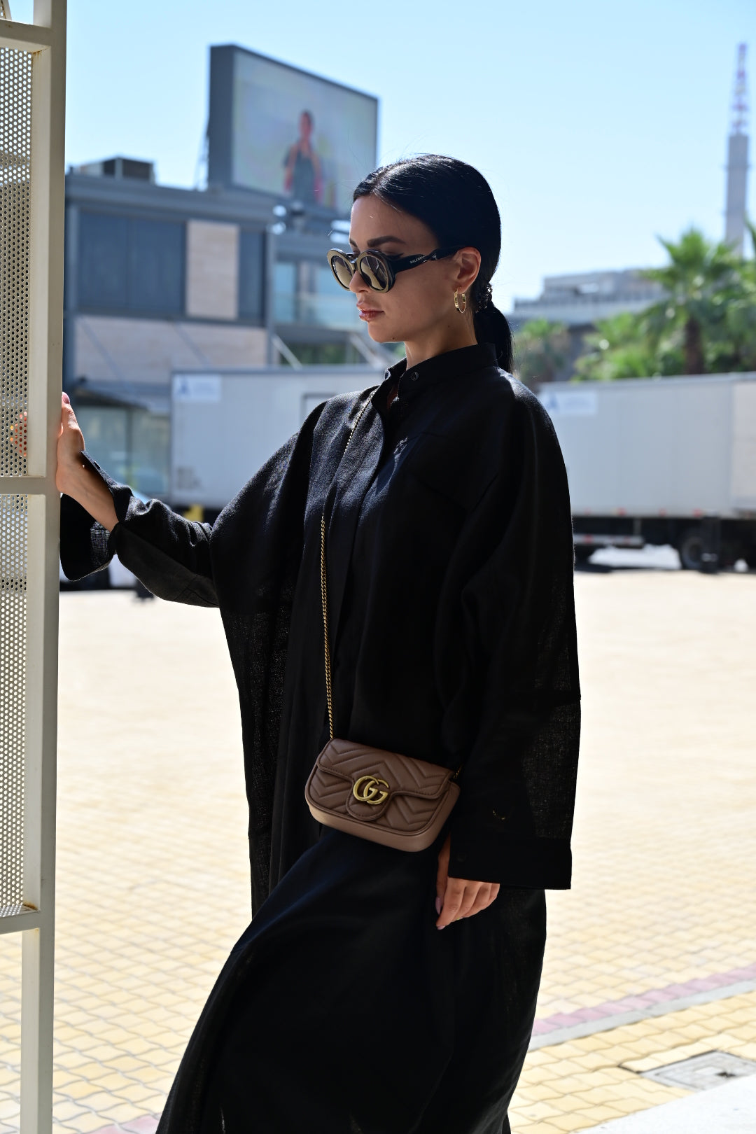 B06 Linen abaya
