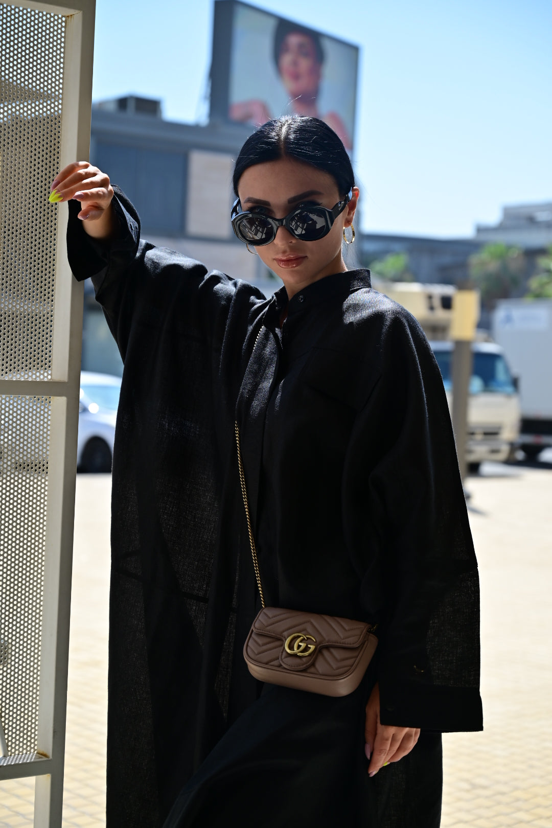B06 Linen abaya
