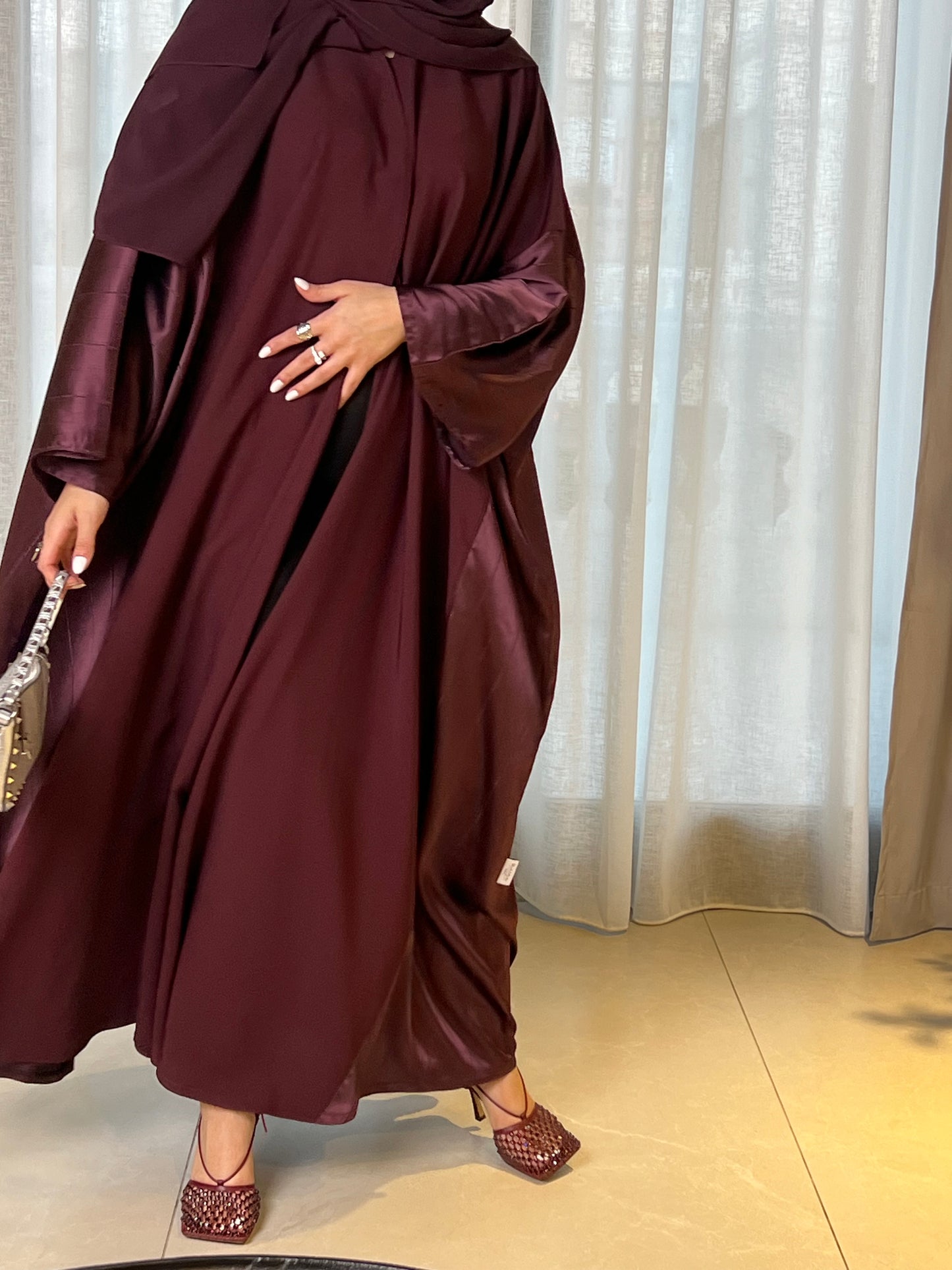 C10 Burgundy Abaya