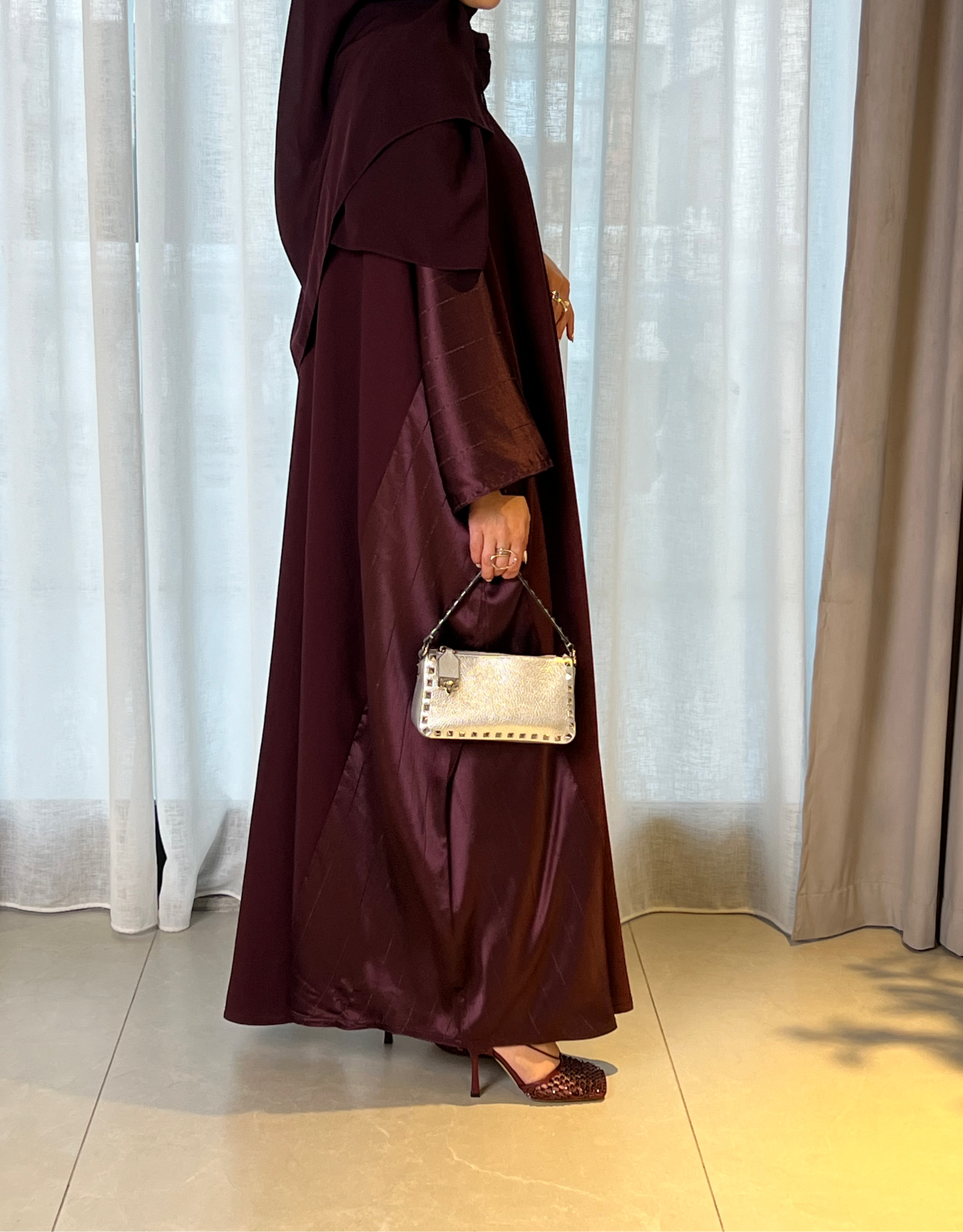 C10 Burgundy Abaya