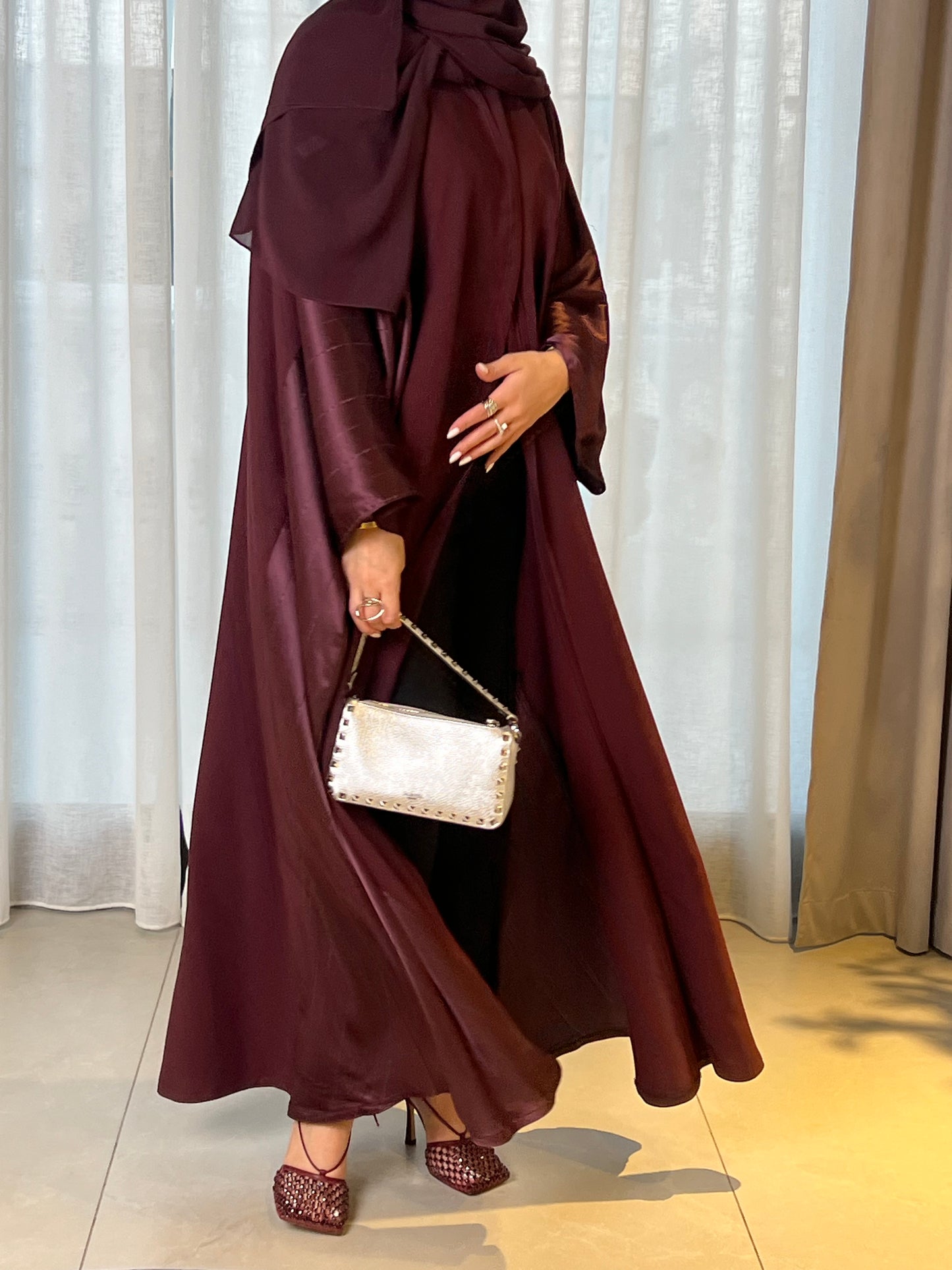 C10 Burgundy Abaya