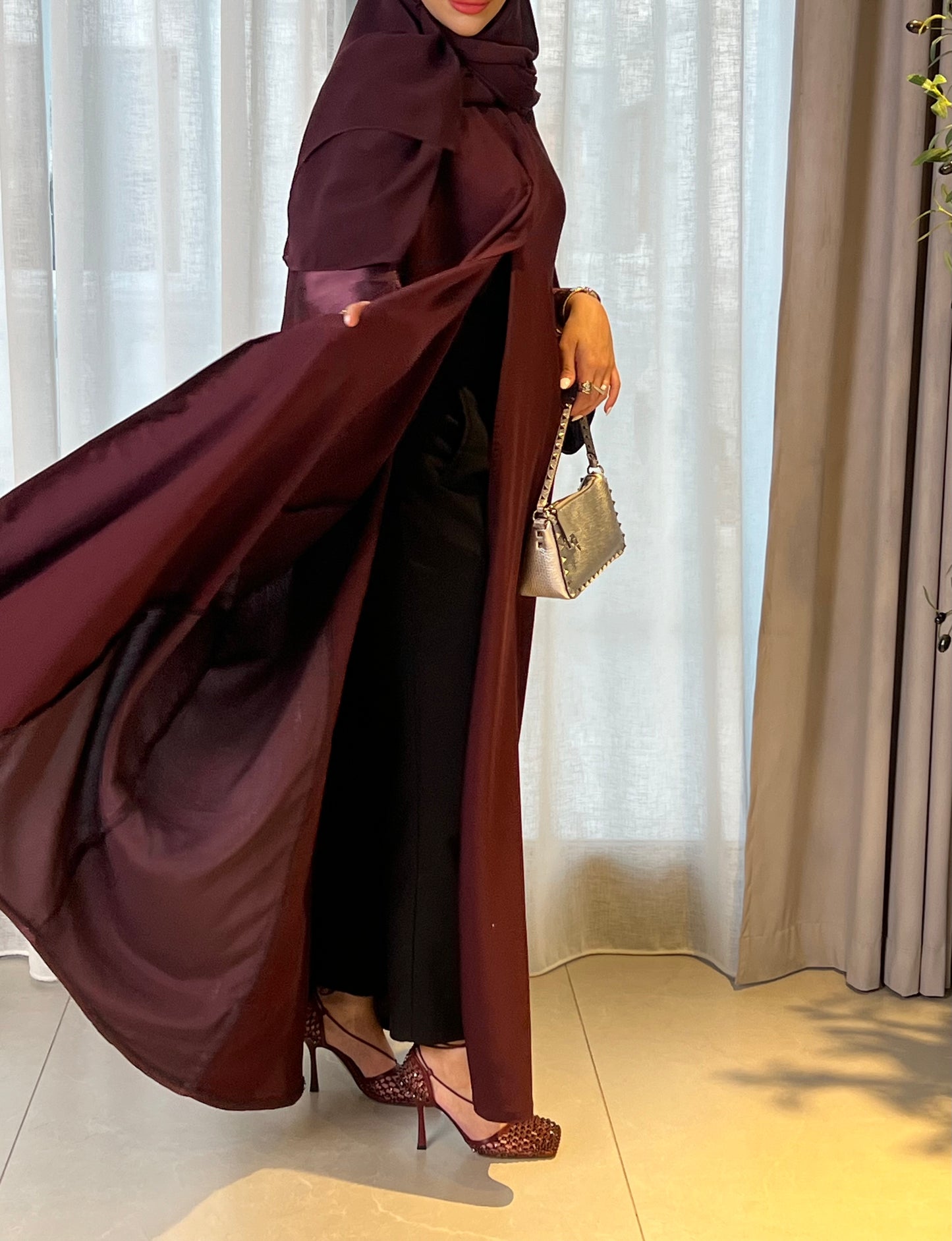 C10 Burgundy Abaya